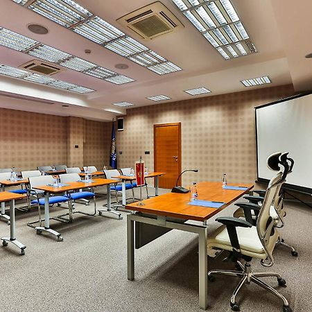 Kings Park Hotel Подгорица Екстериор снимка