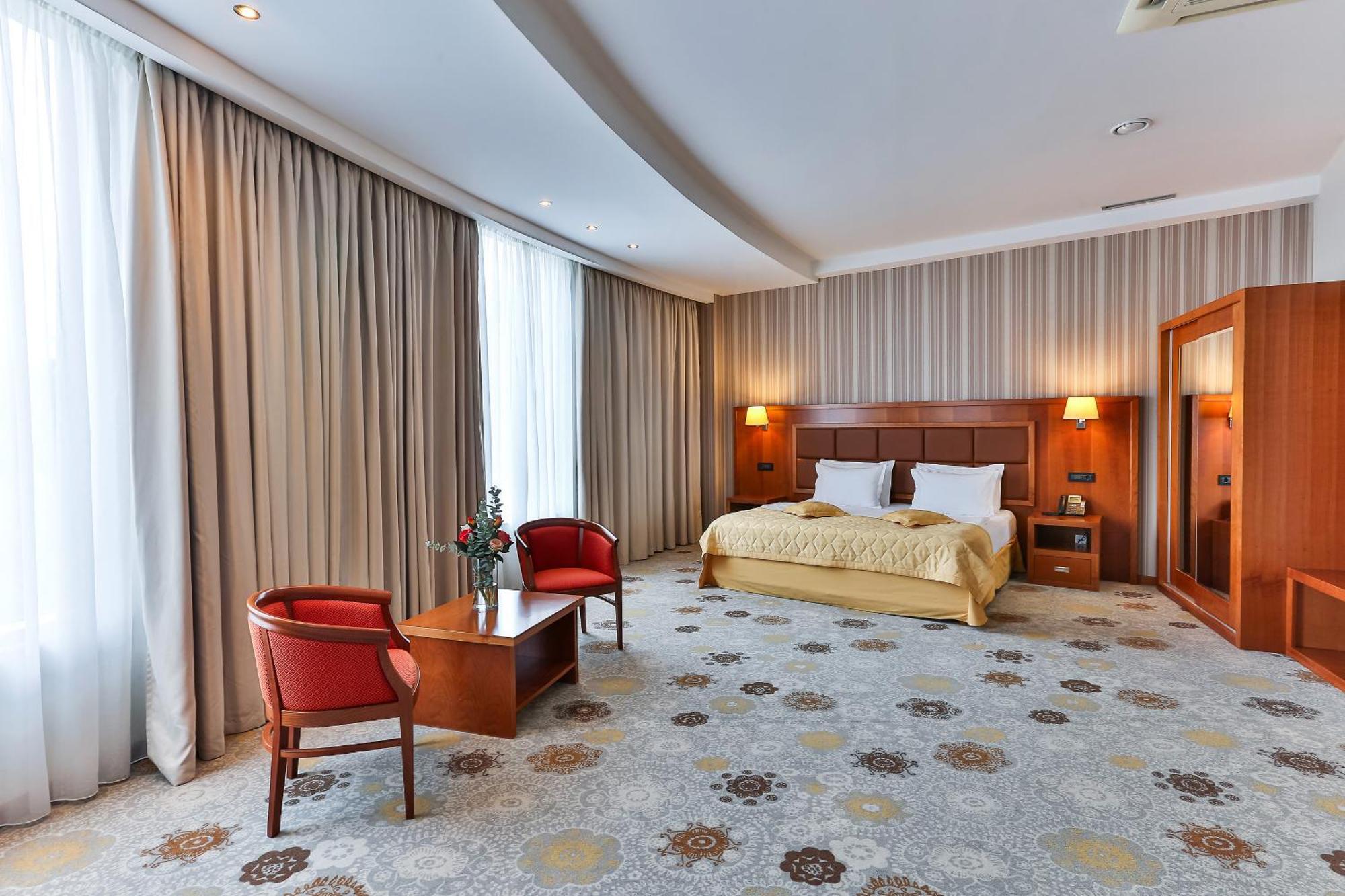 Kings Park Hotel Подгорица Екстериор снимка