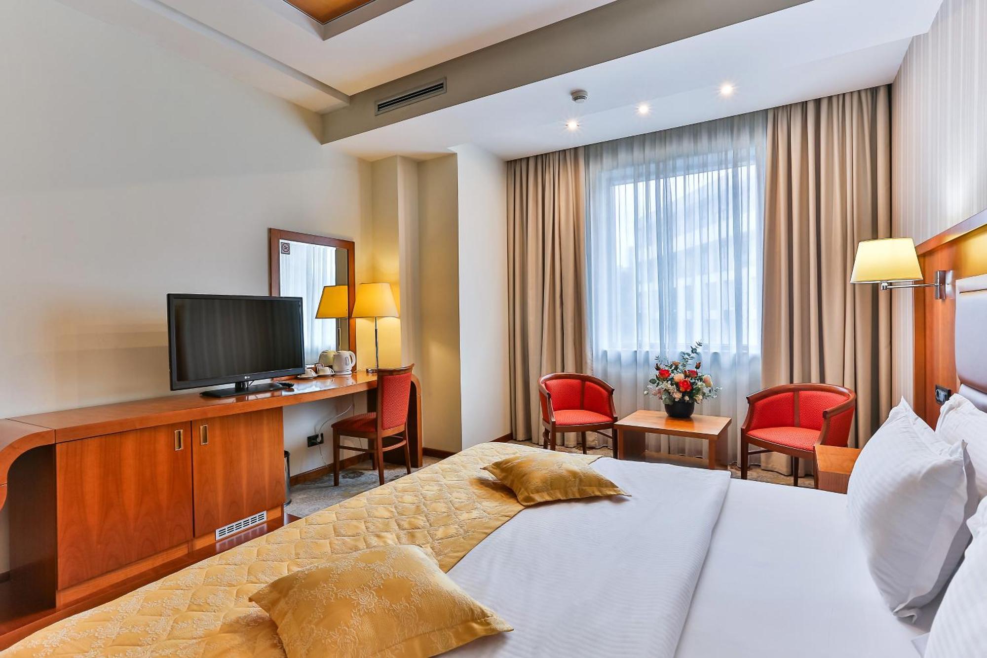 Kings Park Hotel Подгорица Екстериор снимка