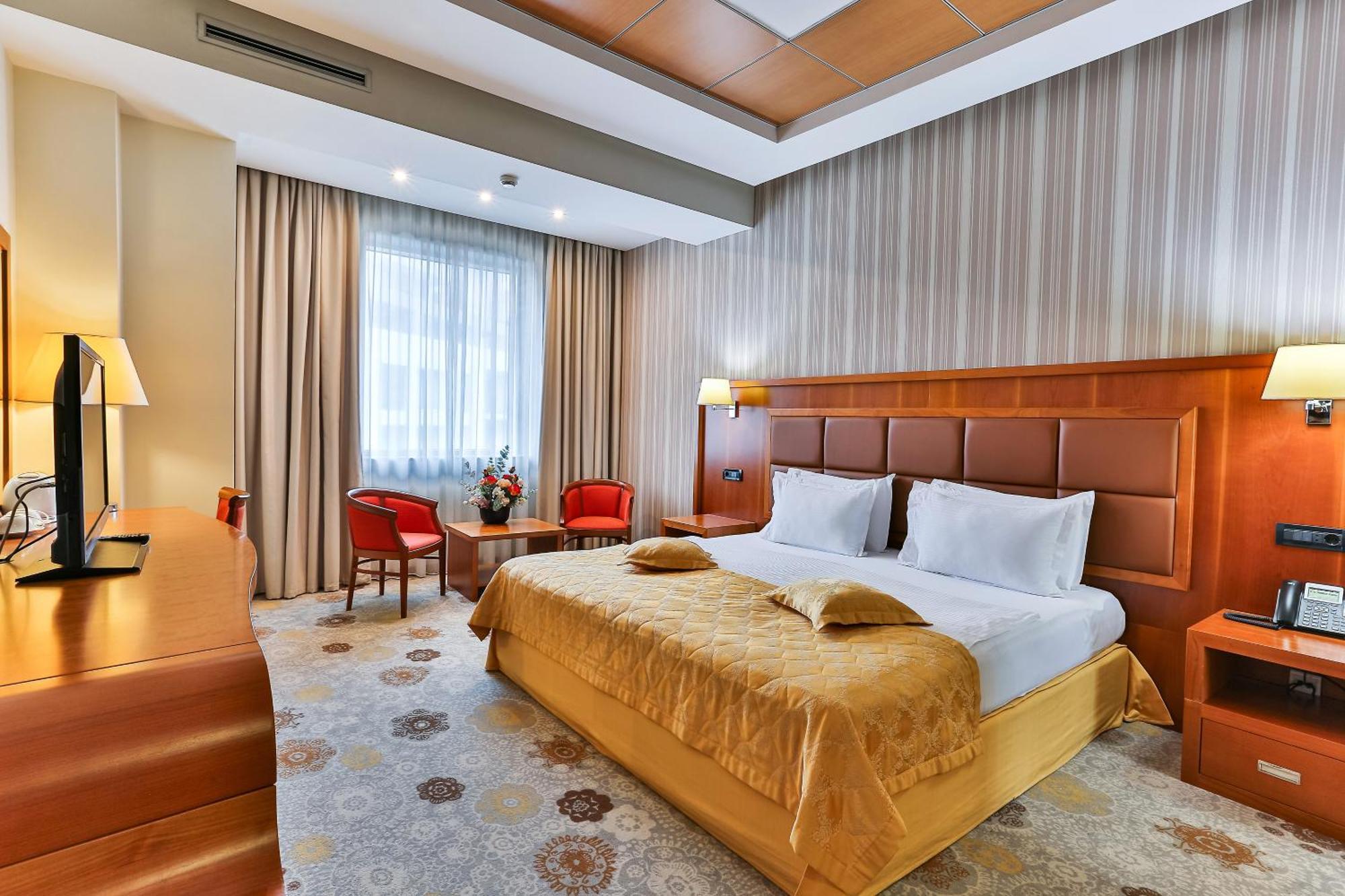 Kings Park Hotel Подгорица Екстериор снимка