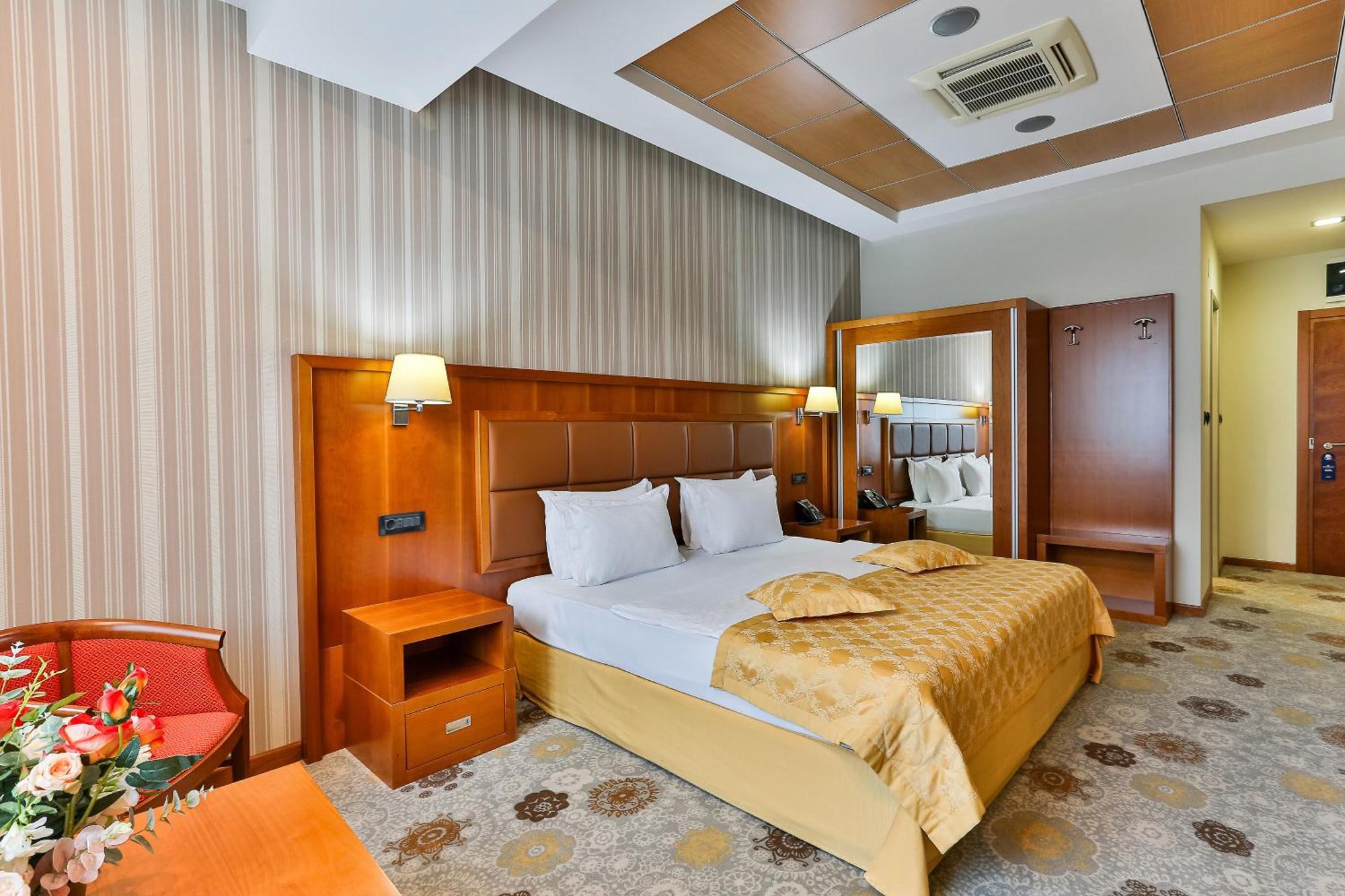 Kings Park Hotel Подгорица Екстериор снимка