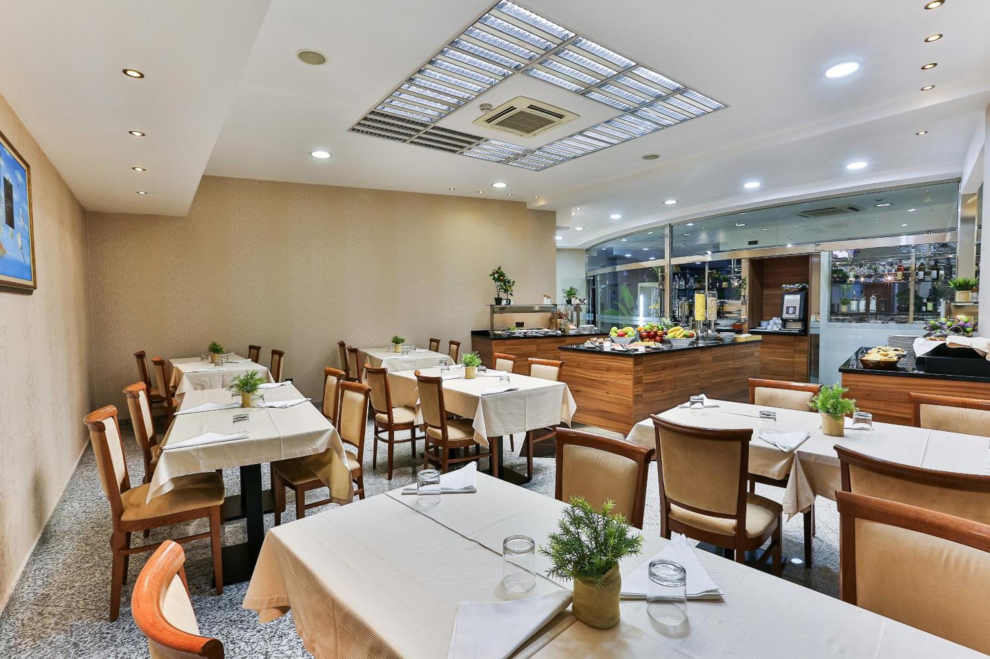 Kings Park Hotel Подгорица Екстериор снимка