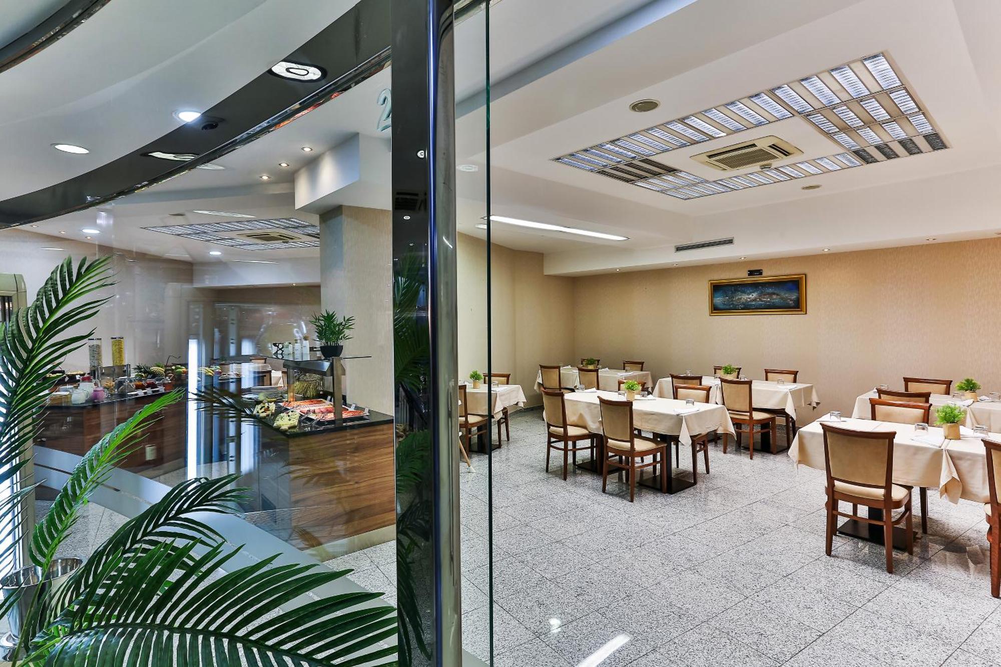 Kings Park Hotel Подгорица Екстериор снимка
