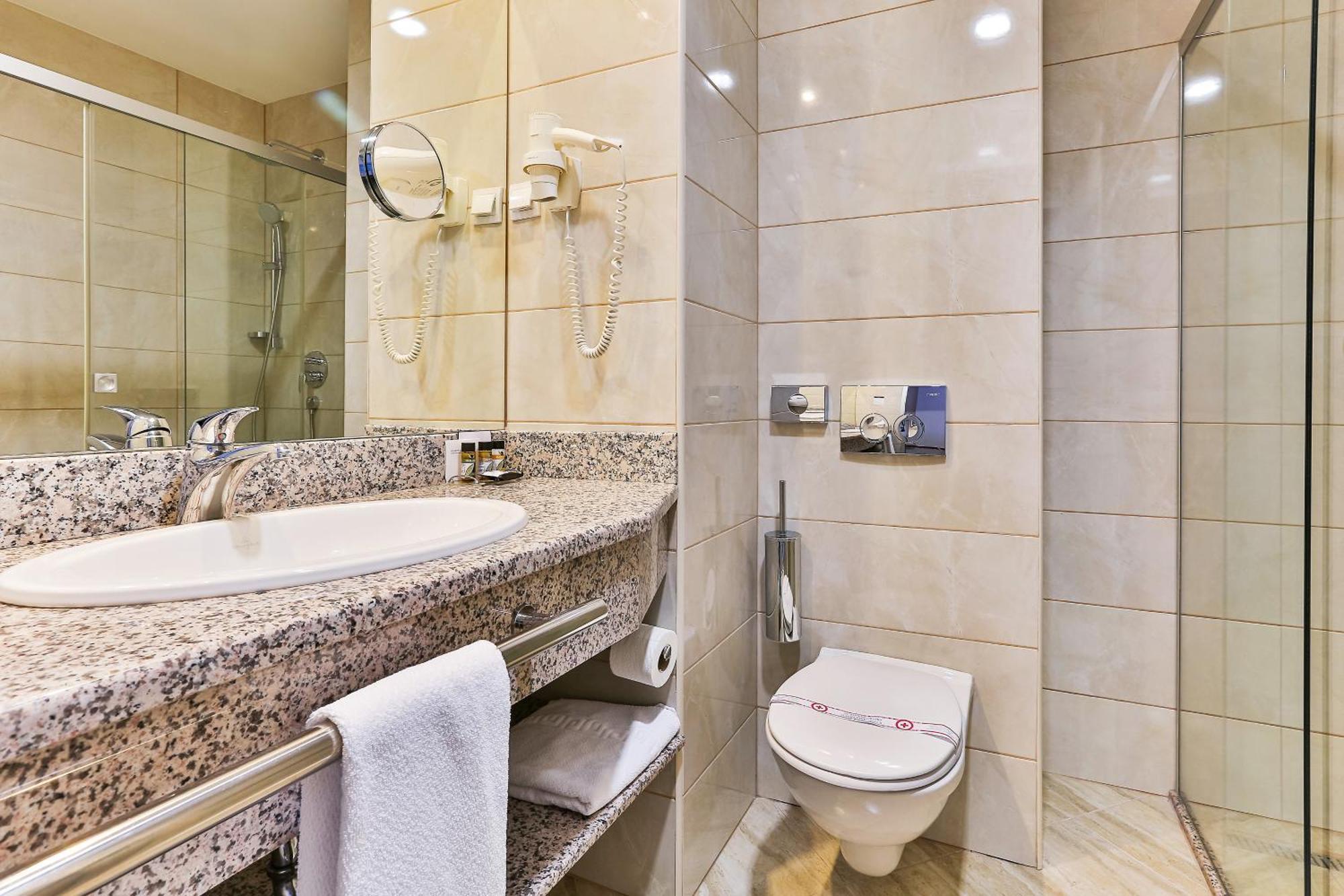 Kings Park Hotel Подгорица Екстериор снимка