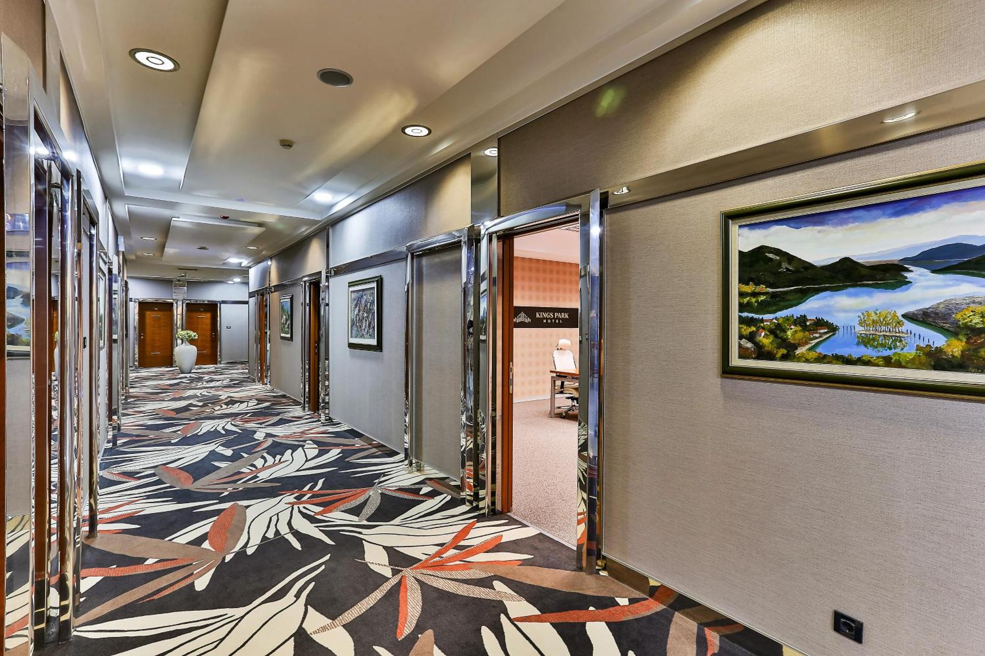 Kings Park Hotel Подгорица Екстериор снимка
