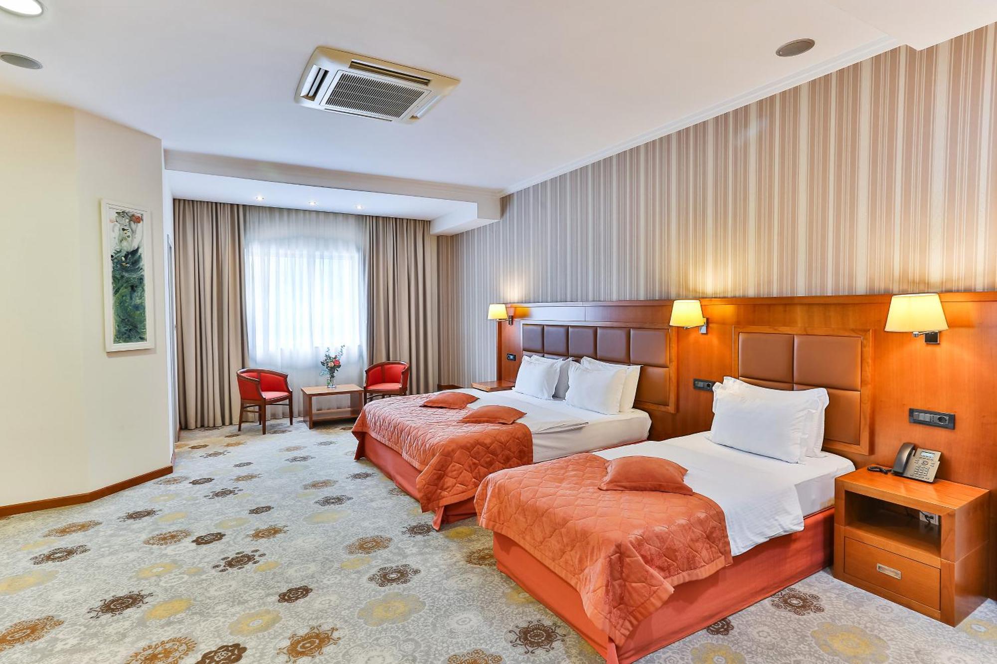 Kings Park Hotel Подгорица Екстериор снимка
