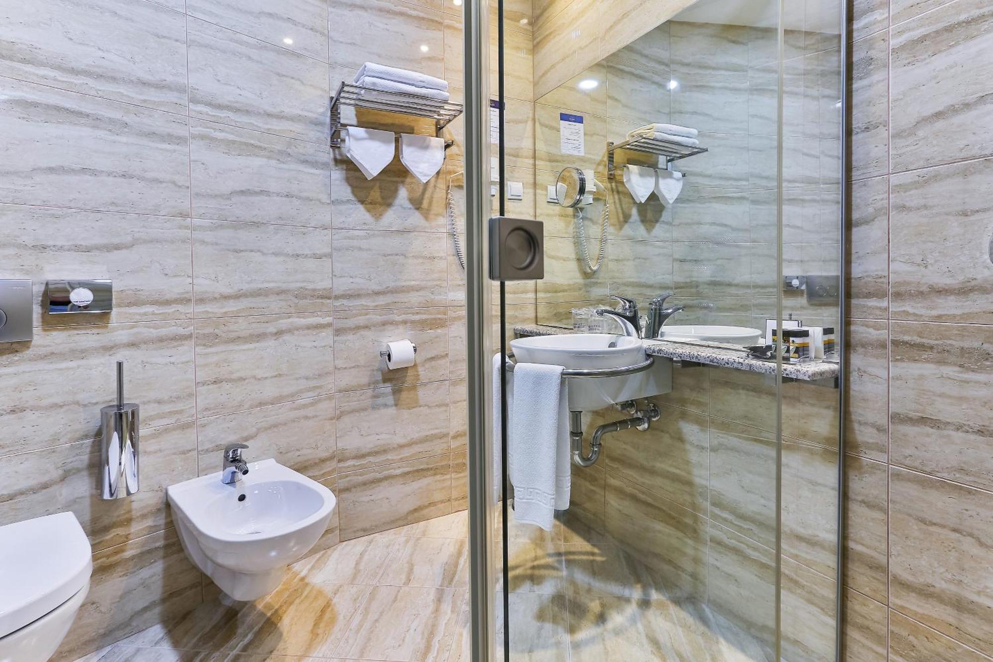 Kings Park Hotel Подгорица Екстериор снимка