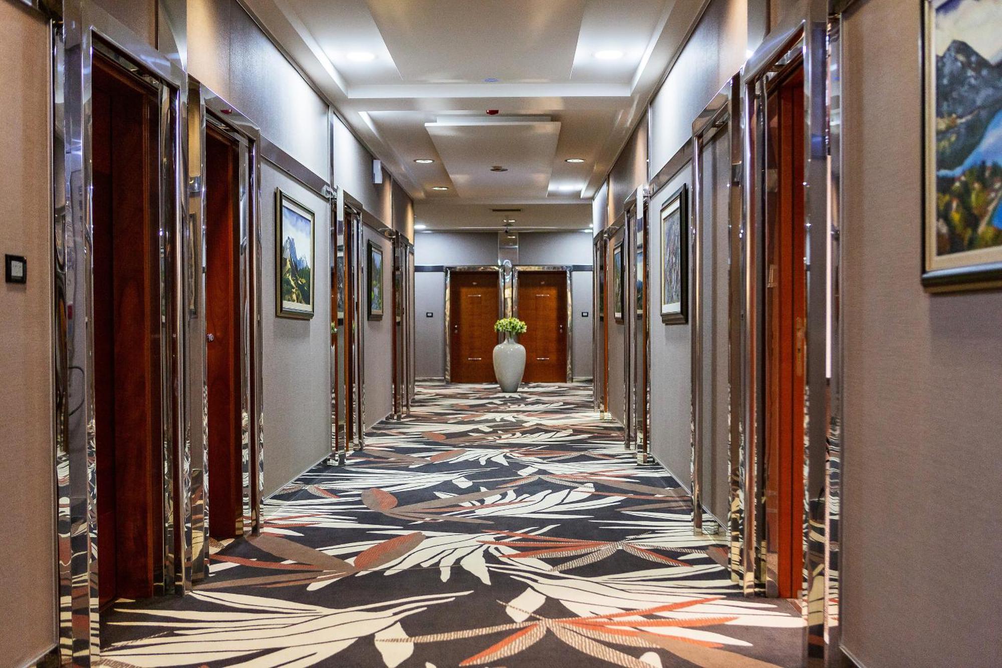 Kings Park Hotel Подгорица Екстериор снимка