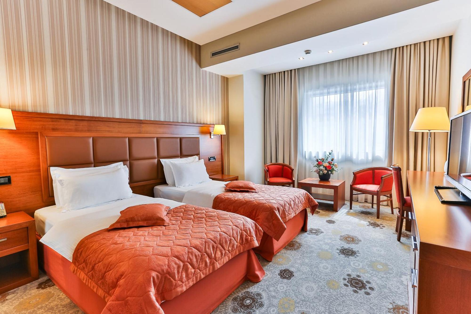 Kings Park Hotel Подгорица Екстериор снимка